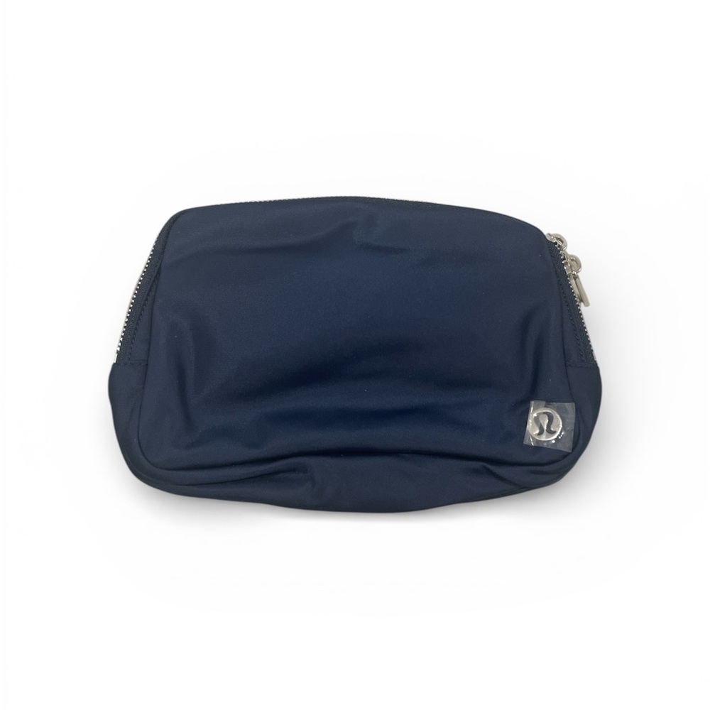 Lululemon everywhere belt bag- 2L Navy blue